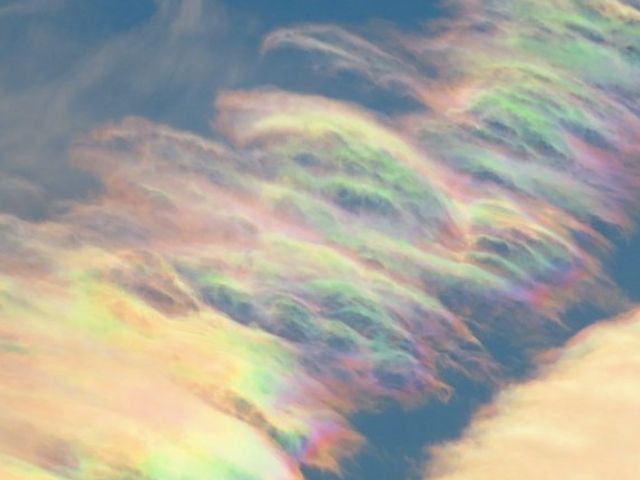 彩雲はスピリチュアルで幸運のサイン 恋愛メッセージや見つけ方も公開